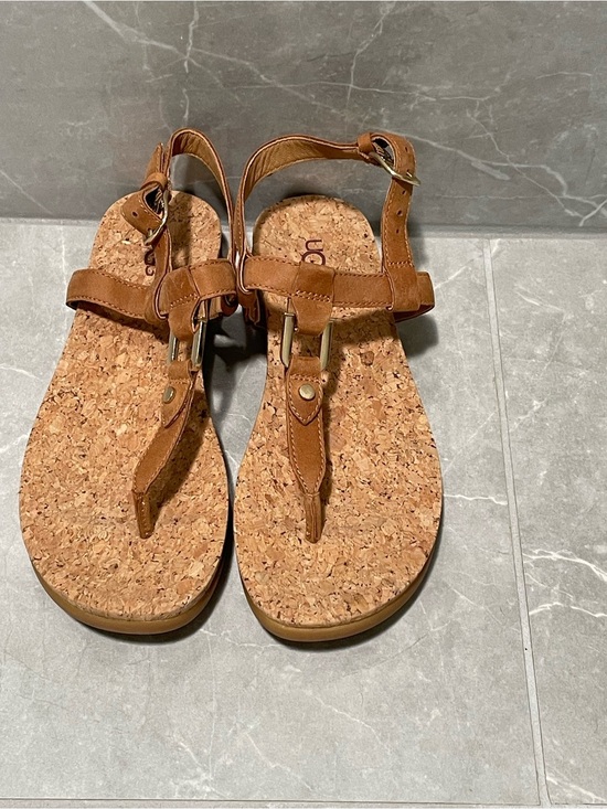 UGG Shoes - UGG Aleigh Tan Cork Footbed Thong Strap Sandals Size 6.5